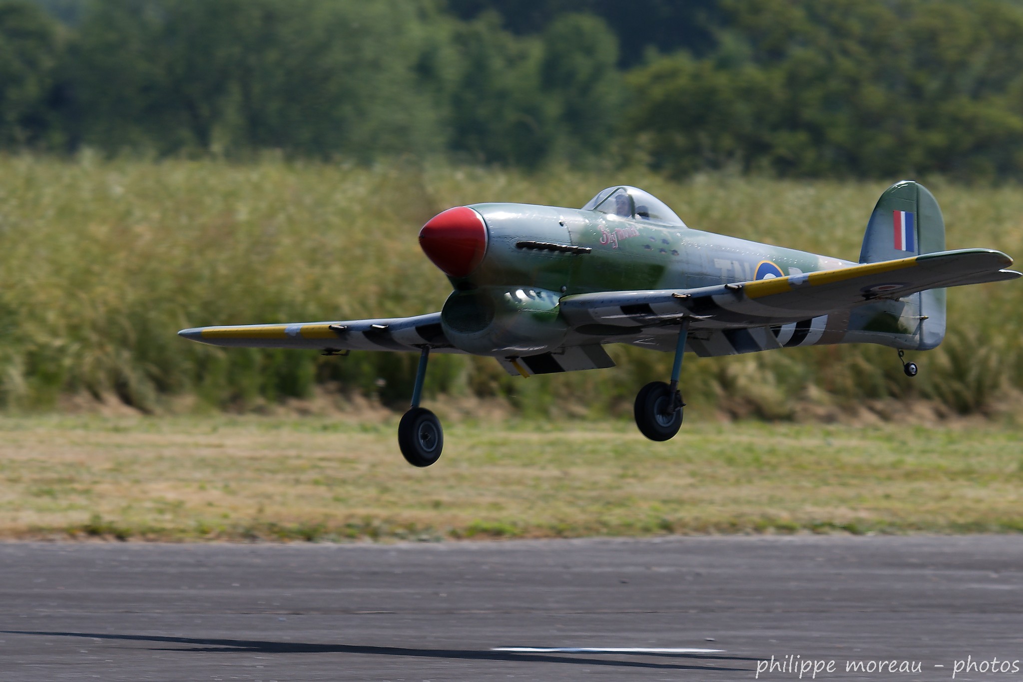 Hawker Typhoon  en final à Chateauroux .