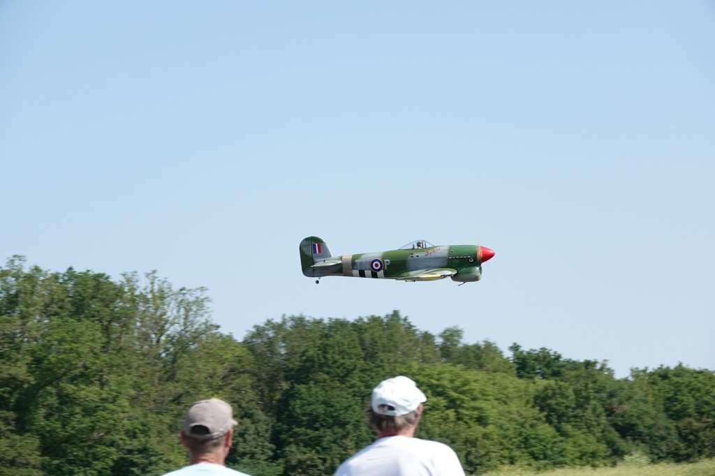 Passage bas du Hawker Typhoon de Patrick