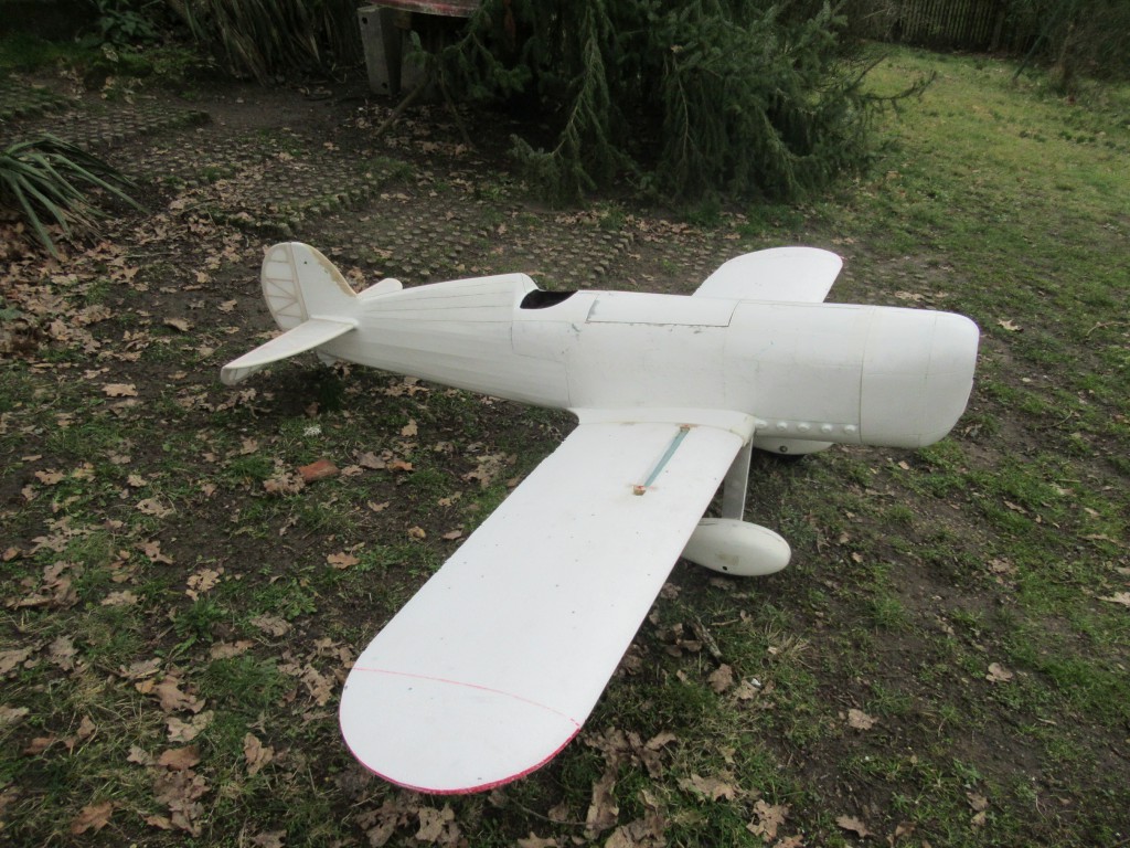 Assemblage provisoire des ailes sur le fuselage