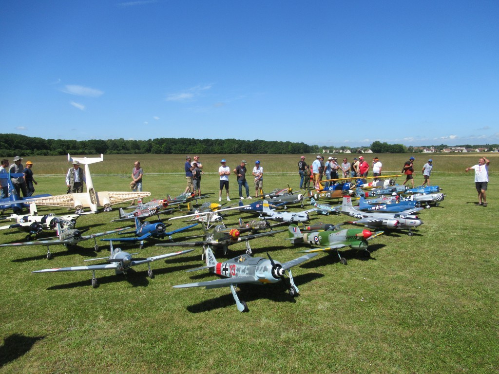 Warbirds /  Senlis 2022- photo de groupe du 12 juin